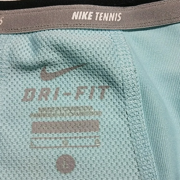 🌸Nike Athletic Top In Light Blue With Black Trim - Picture 4 of 4